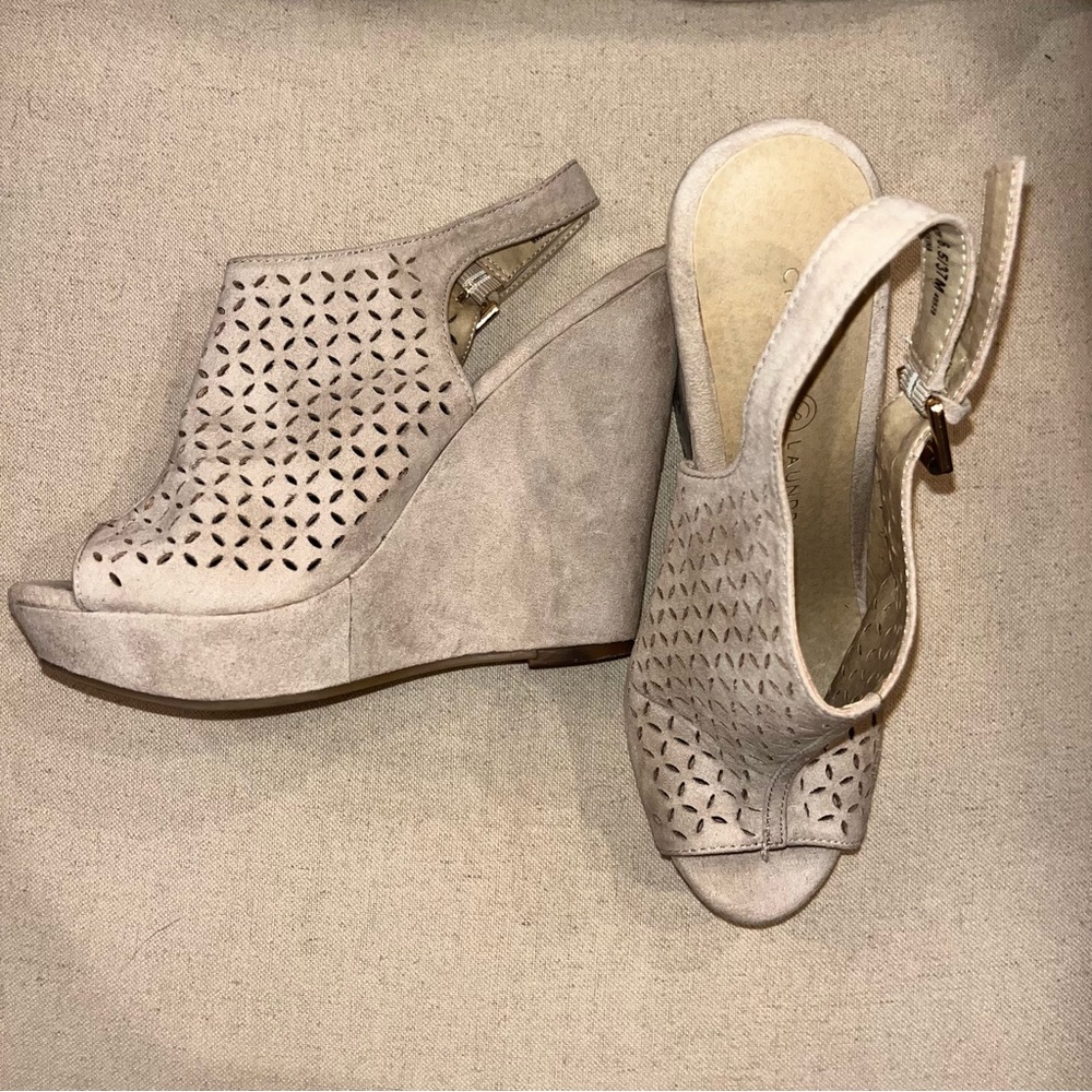 Chinese Laundry size 6.5 neutral light taupe colored wedged heel shoes